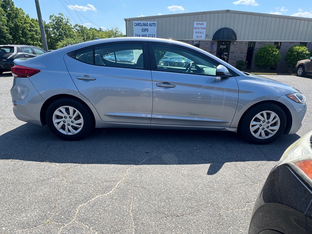 2017 Hyundai Elantra Image 4