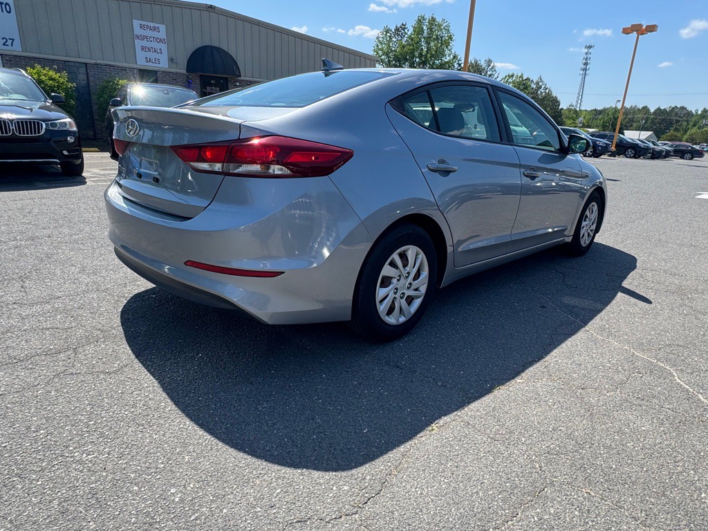 2017 Hyundai Elantra Image 5