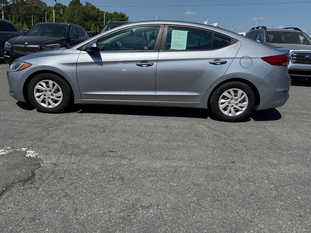 2017 Hyundai Elantra Image 8