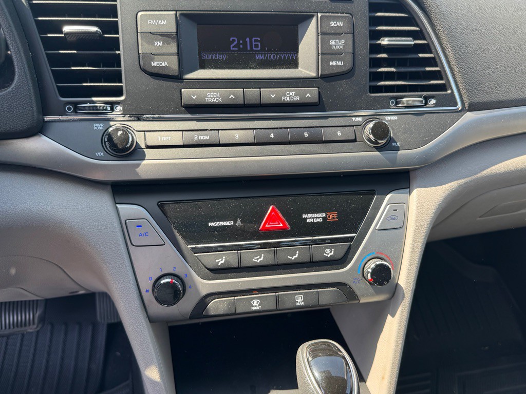 2017 Hyundai Elantra Image 15