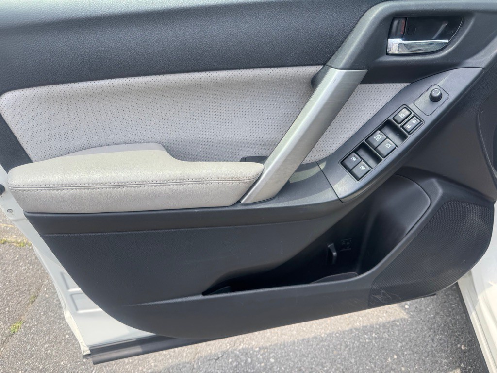 2015 Subaru Forester Image 9