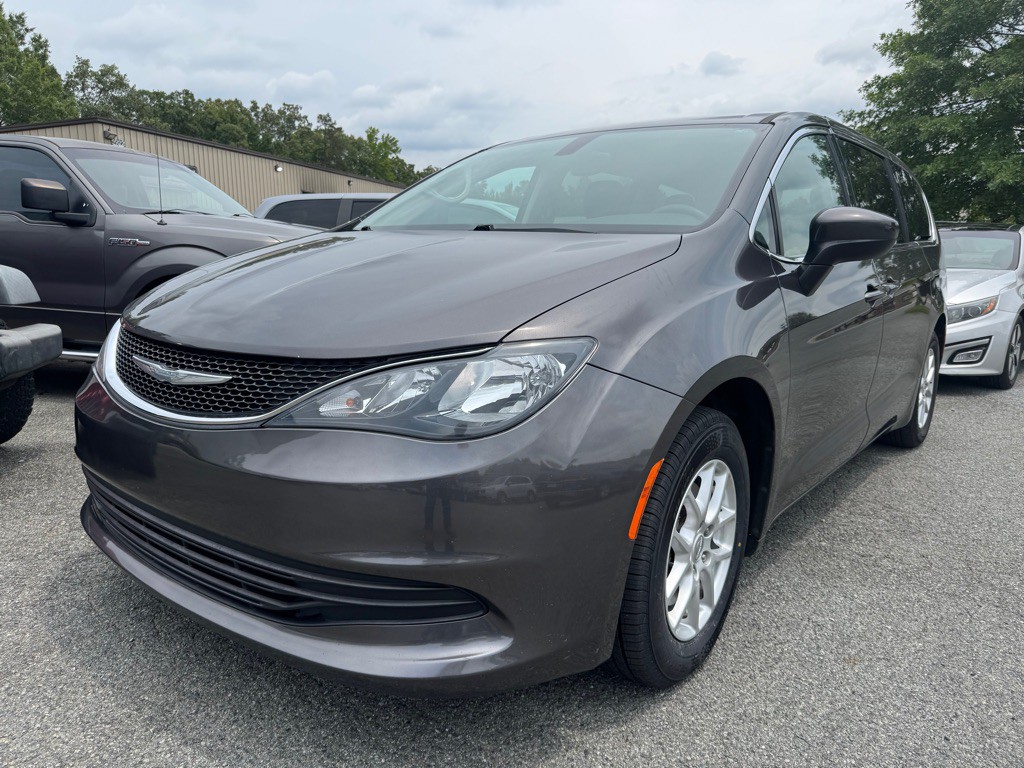2017 Chrysler Pacifica Image 2