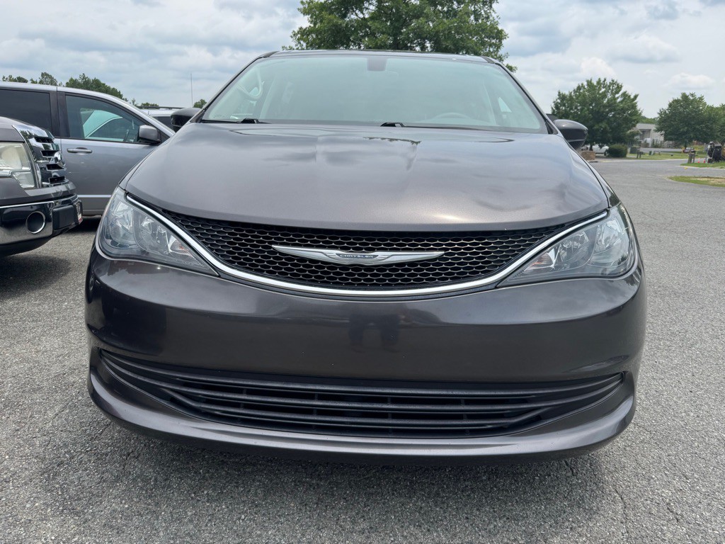 2017 Chrysler Pacifica Image 3