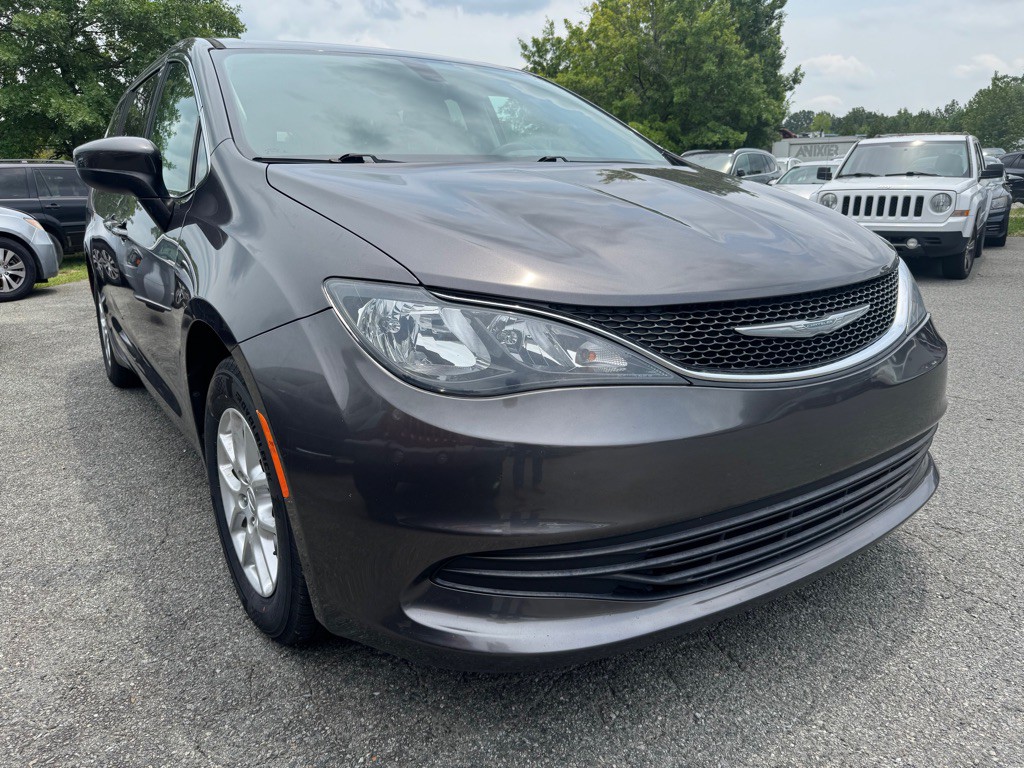 2017 Chrysler Pacifica Image 4