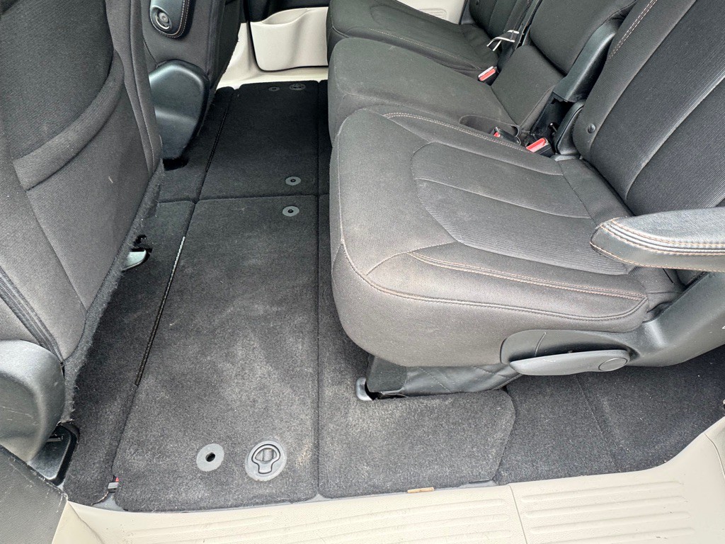 2017 Chrysler Pacifica Image 13