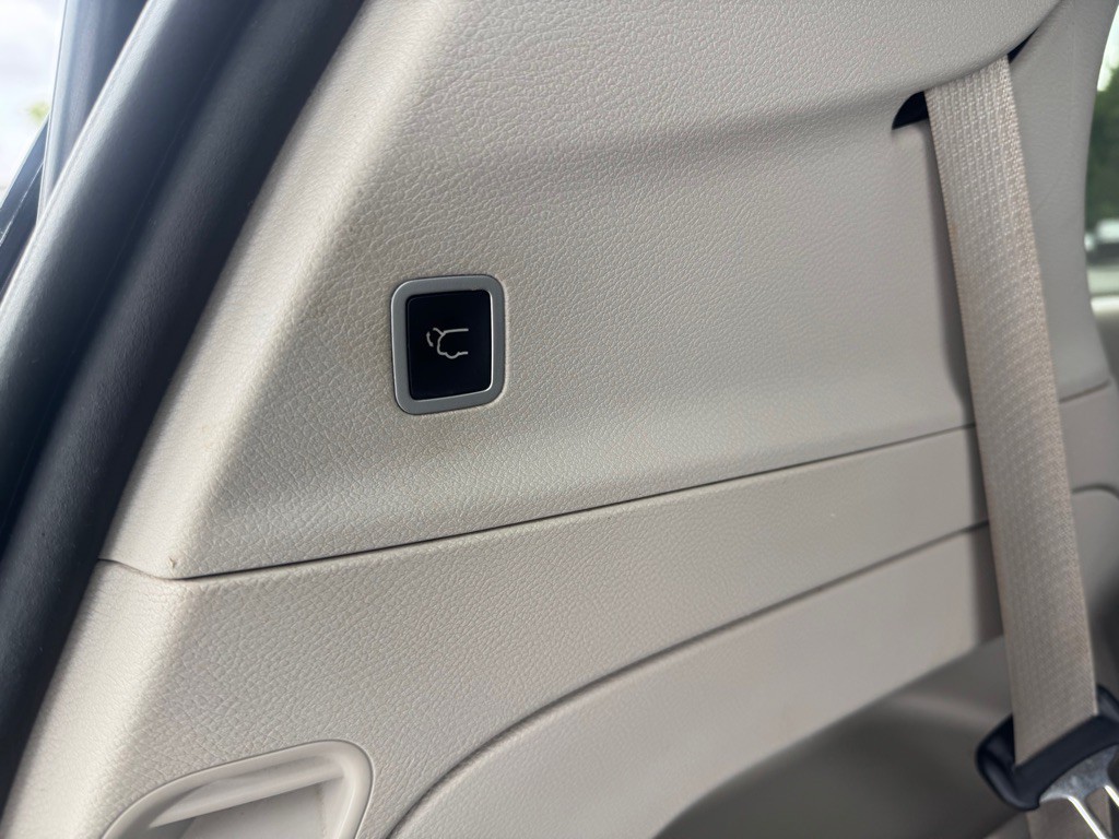 2017 Chrysler Pacifica Image 16