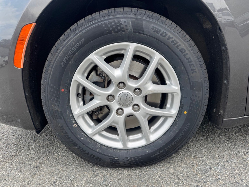 2017 Chrysler Pacifica Image 17