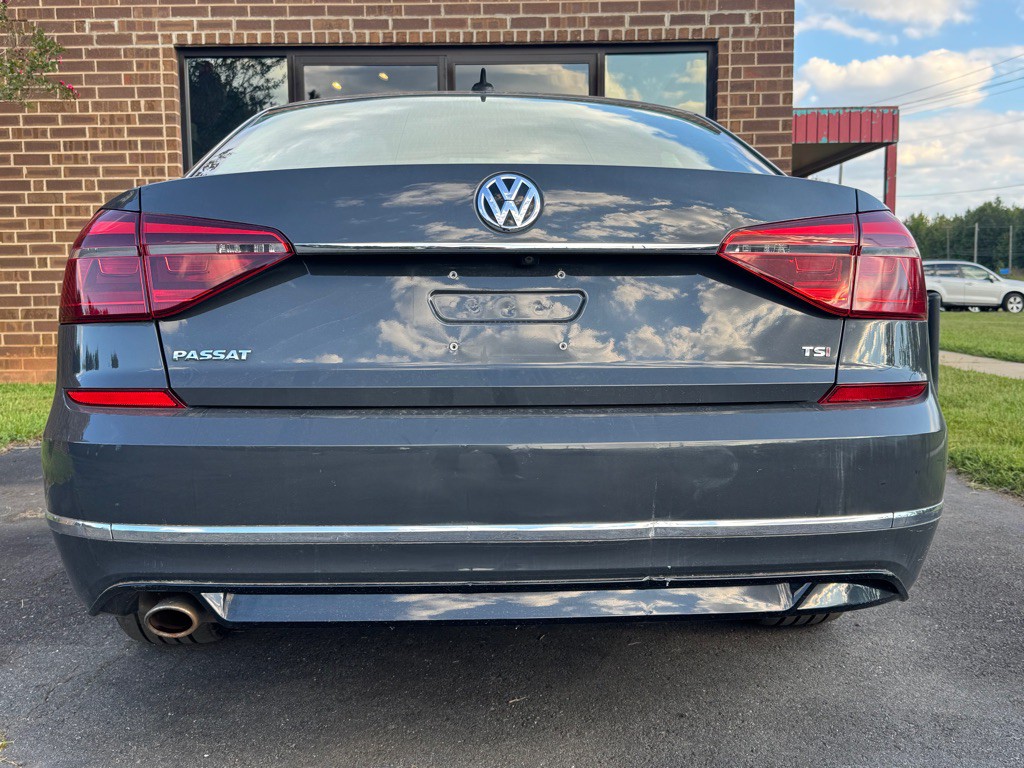 2017 Volkswagen Passat Image 7
