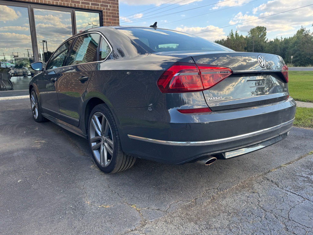 2017 Volkswagen Passat Image 8