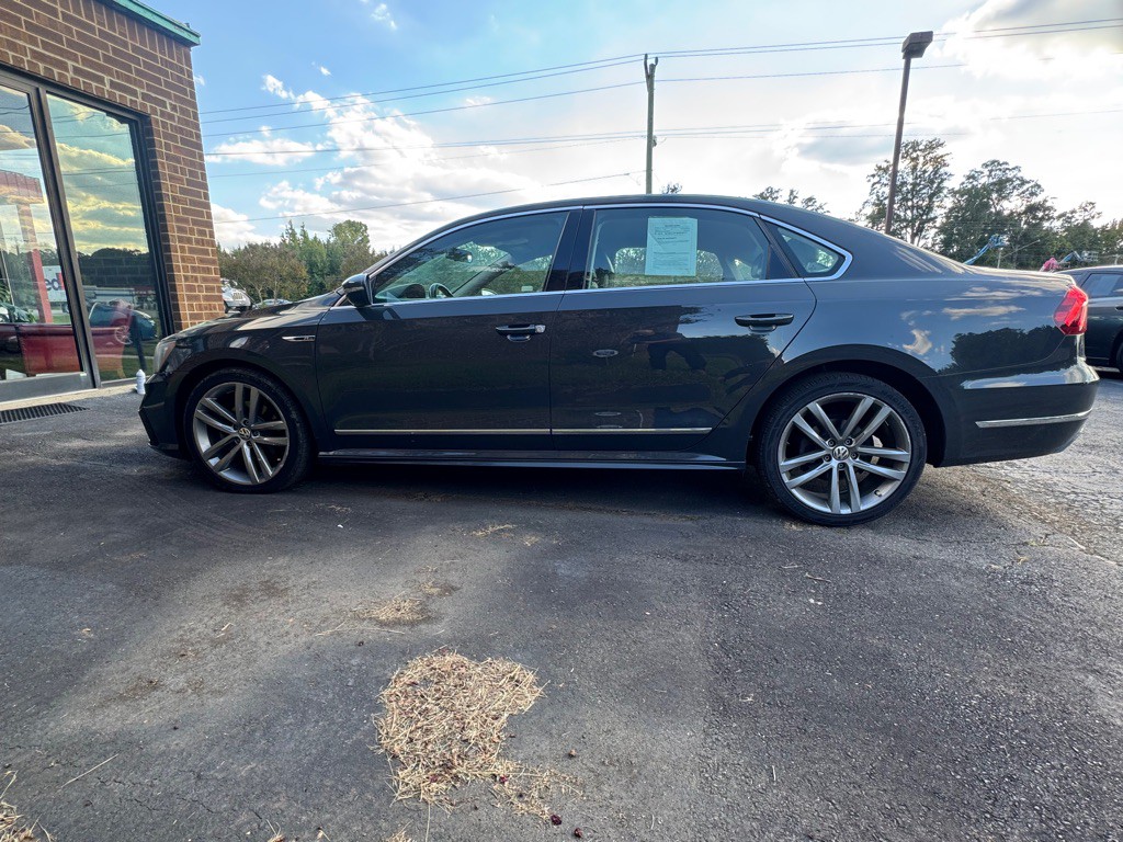 2017 Volkswagen Passat Image 9