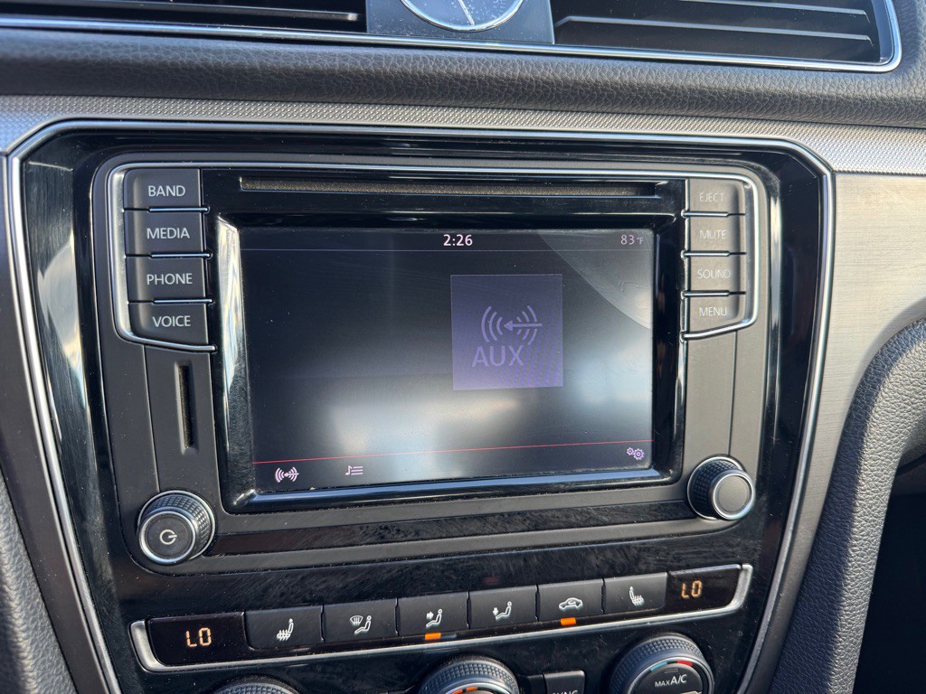 2017 Volkswagen Passat Image 14
