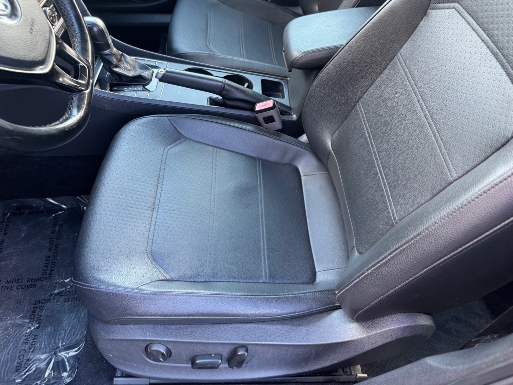 2017 Volkswagen Passat Image 15