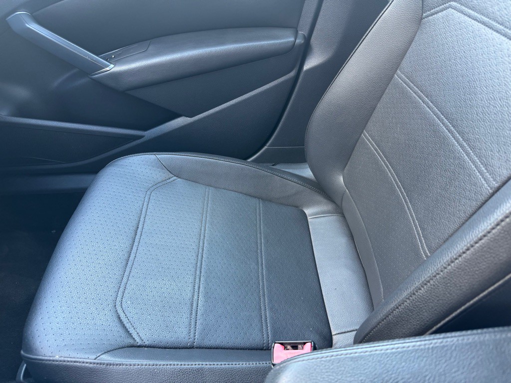 2017 Volkswagen Passat Image 16