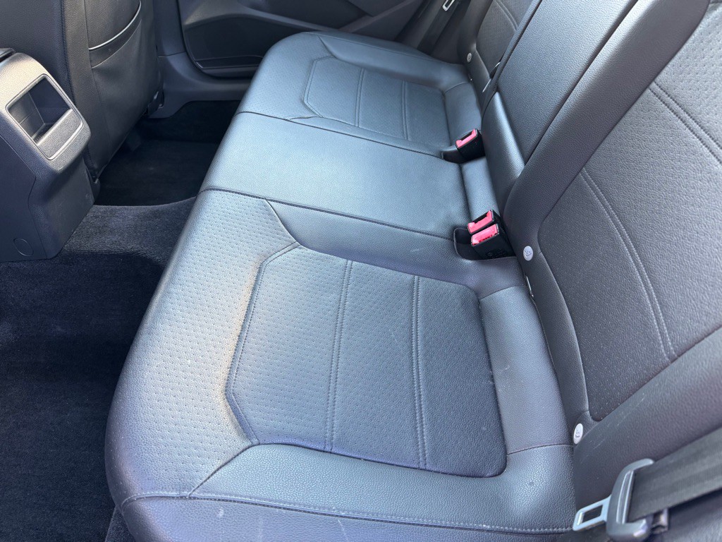 2017 Volkswagen Passat Image 17