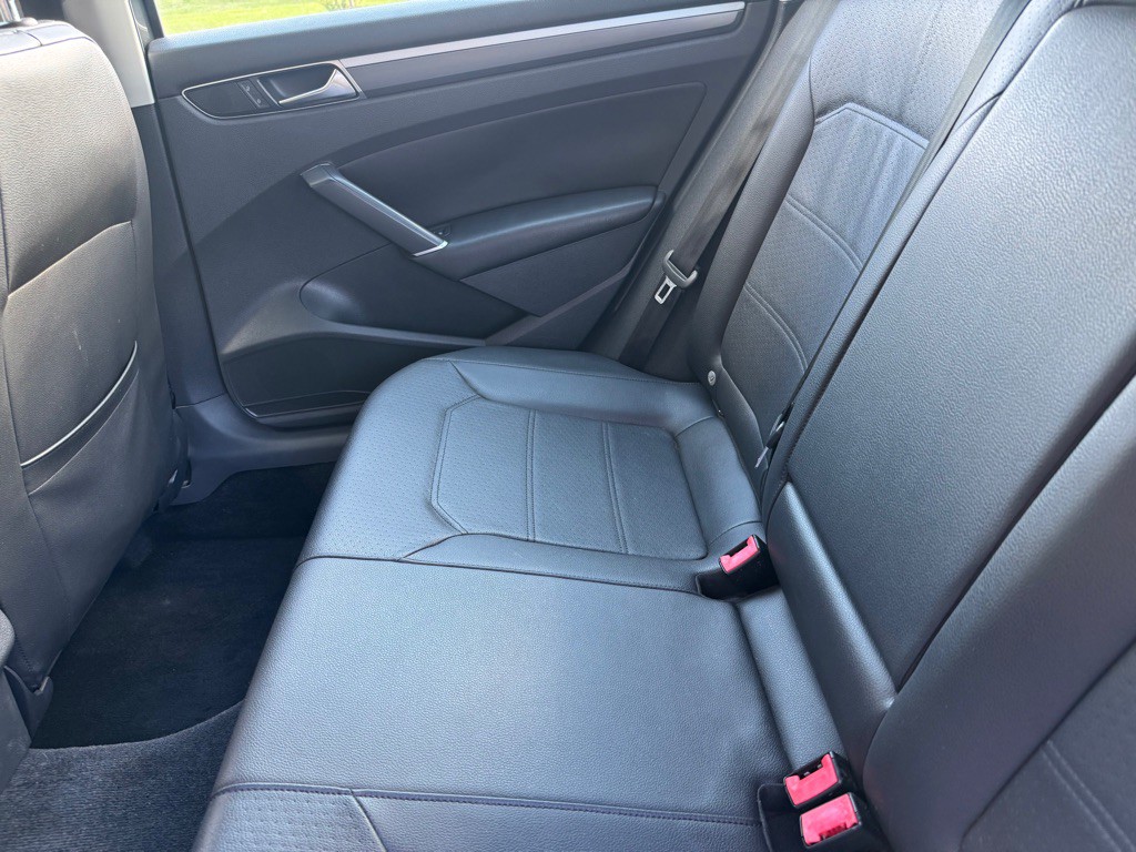 2017 Volkswagen Passat Image 18