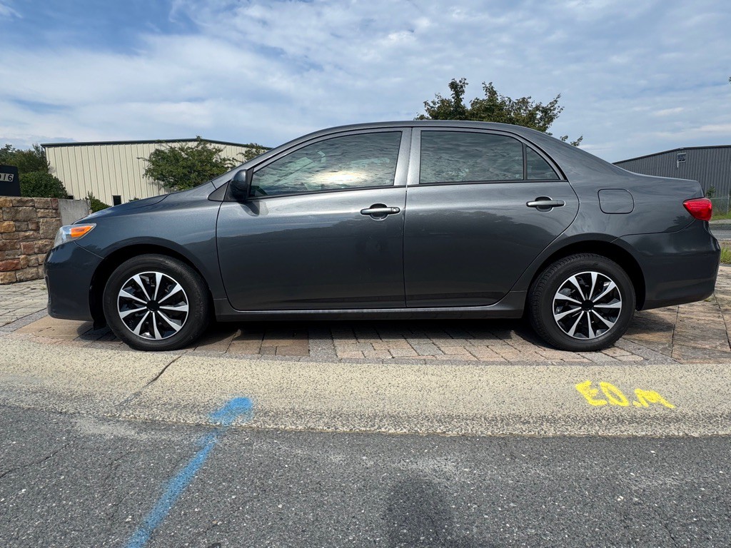 2013 Toyota Corolla Image 8