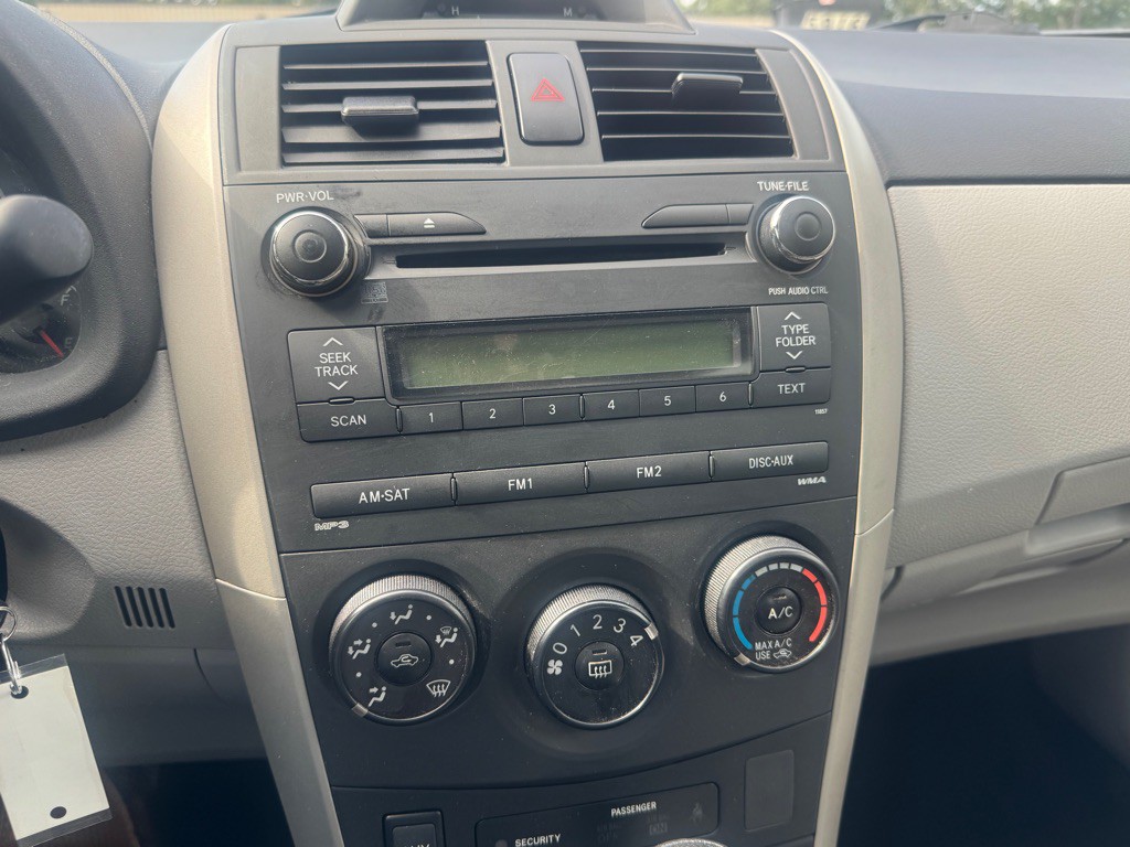 2013 Toyota Corolla Image 11