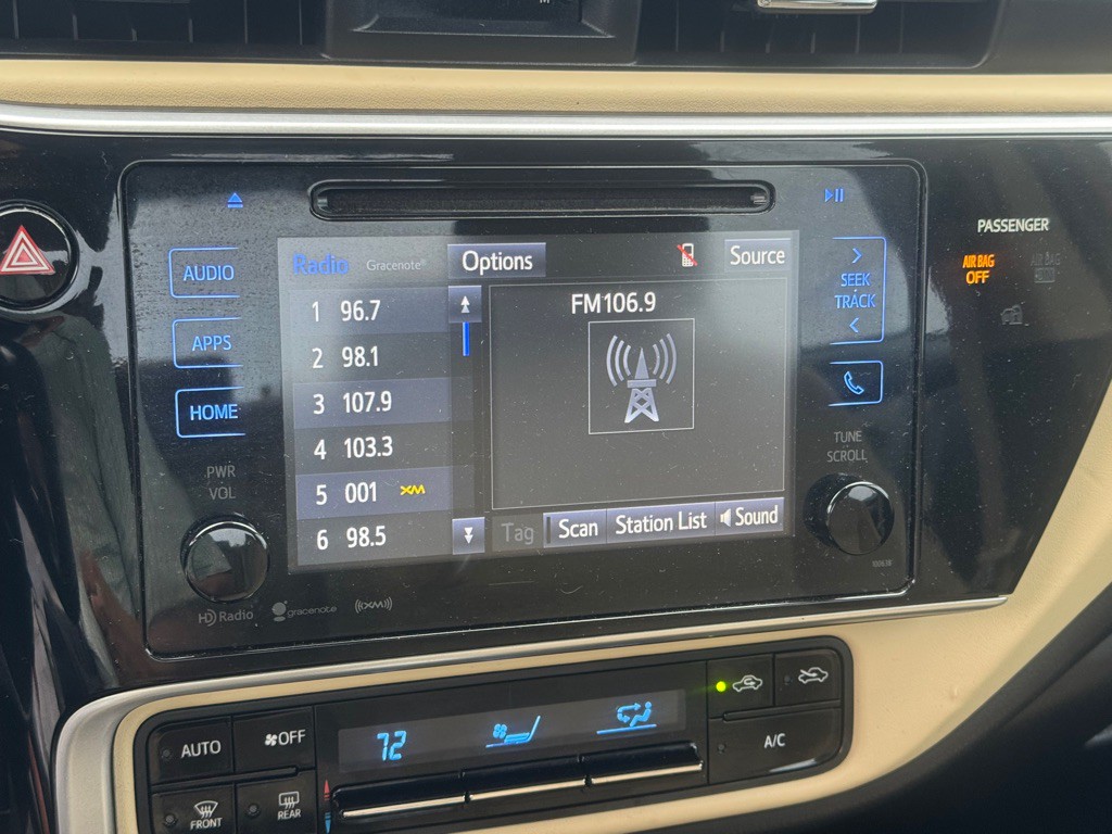2017 Toyota Corolla Image 15