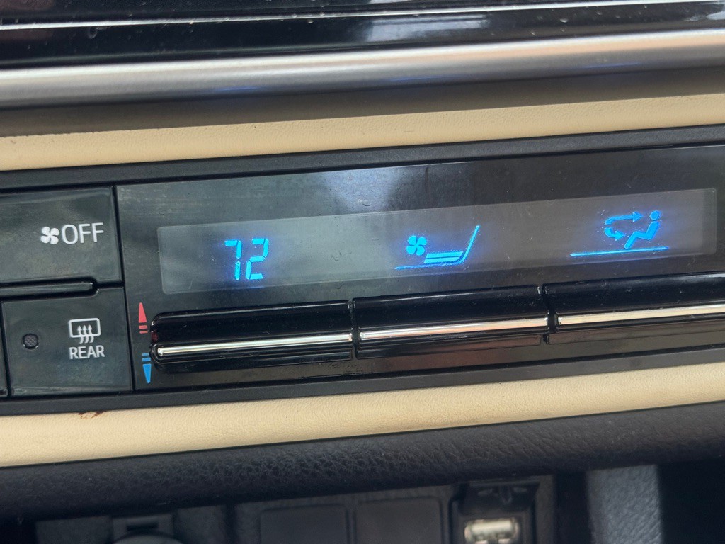 2017 Toyota Corolla Image 16