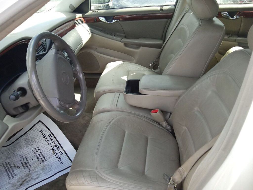 2002 Cadillac DeVille Image 1