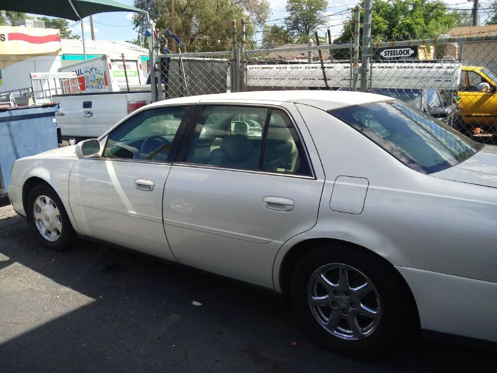 2002 Cadillac DeVille Image 2