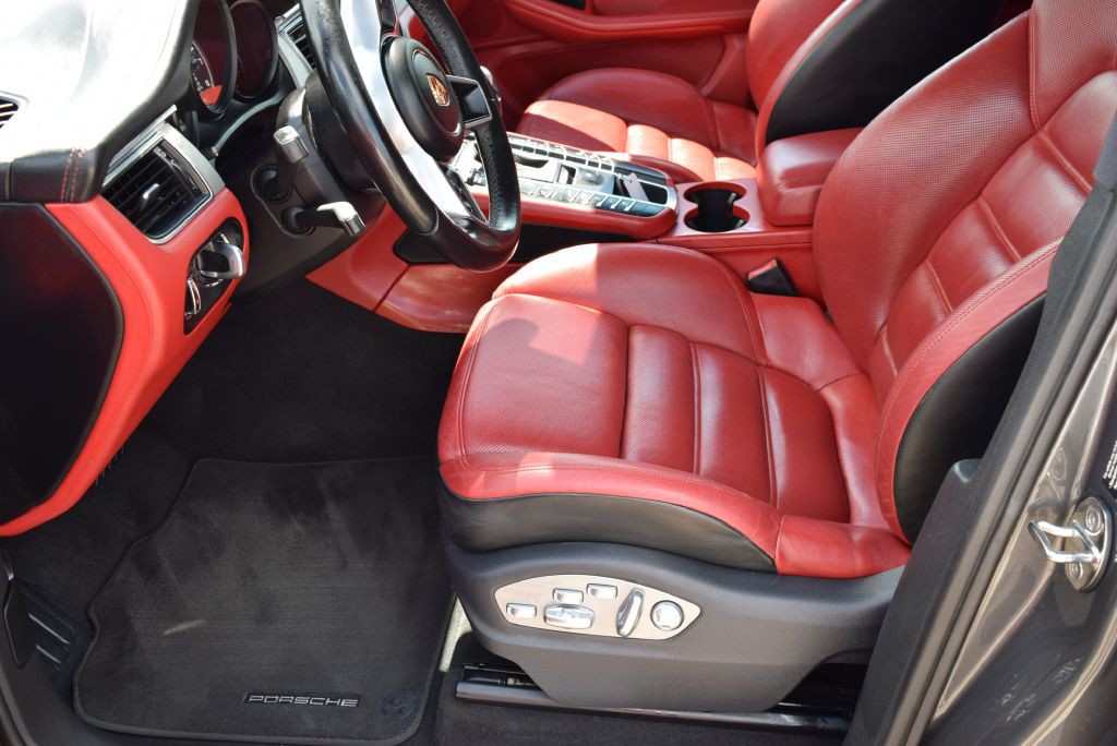 2015 Porsche Macan Image 16