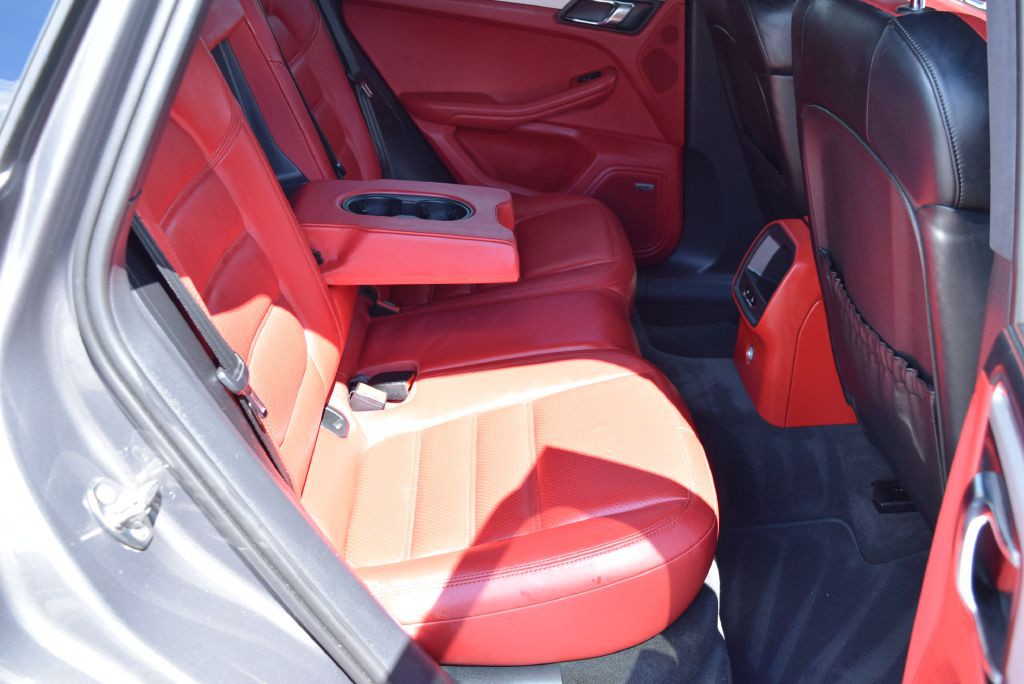 2015 Porsche Macan Image 21
