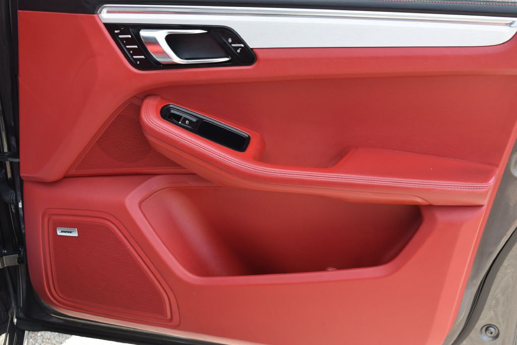 2015 Porsche Macan Image 24