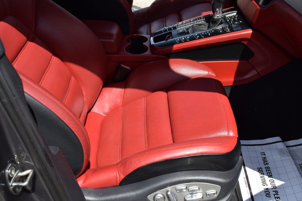2015 Porsche Macan Image 26