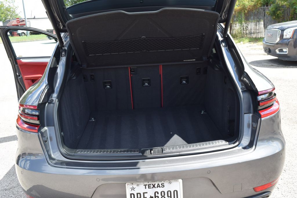 2015 Porsche Macan Image 30