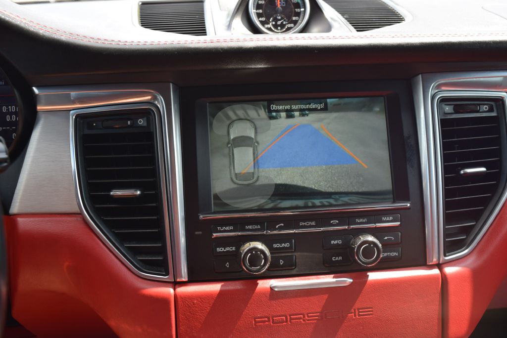 2015 Porsche Macan Image 32