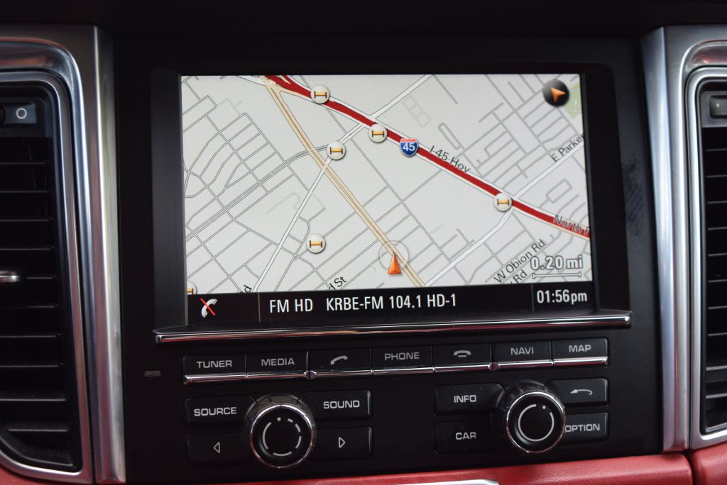 2015 Porsche Macan Image 34
