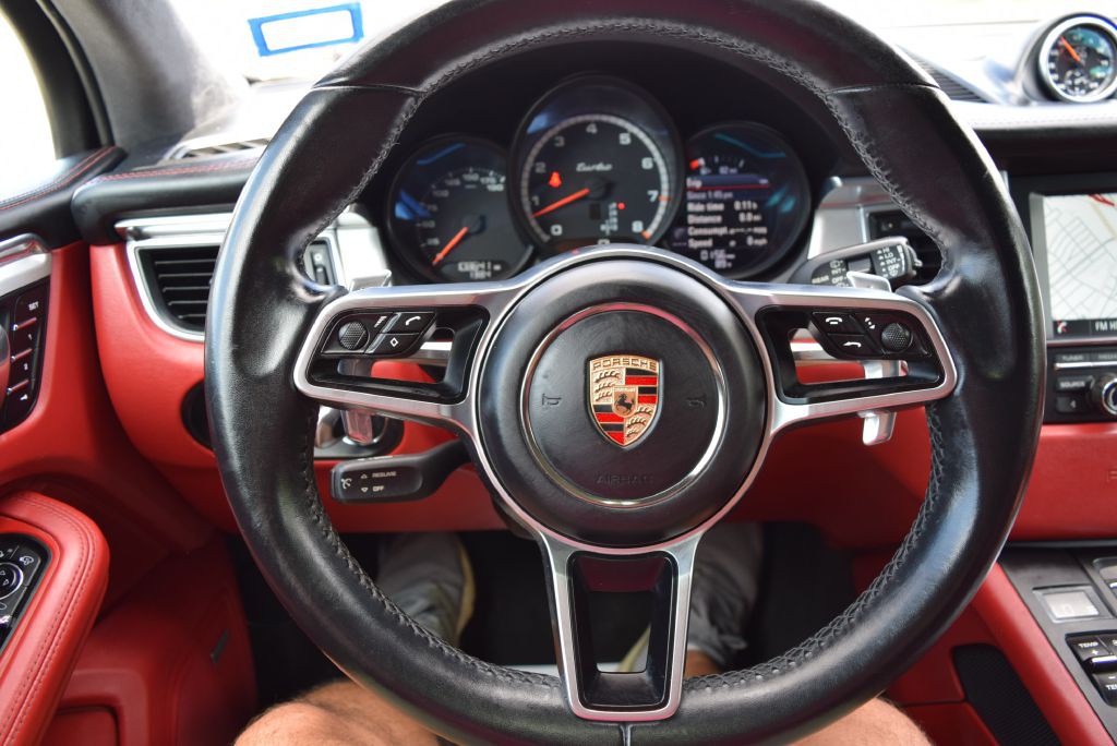 2015 Porsche Macan Image 35