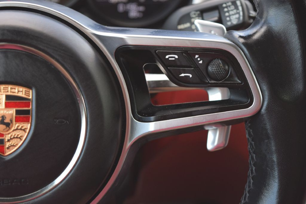 2015 Porsche Macan Image 36
