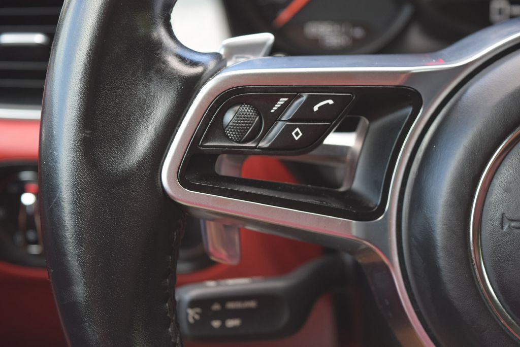 2015 Porsche Macan Image 37