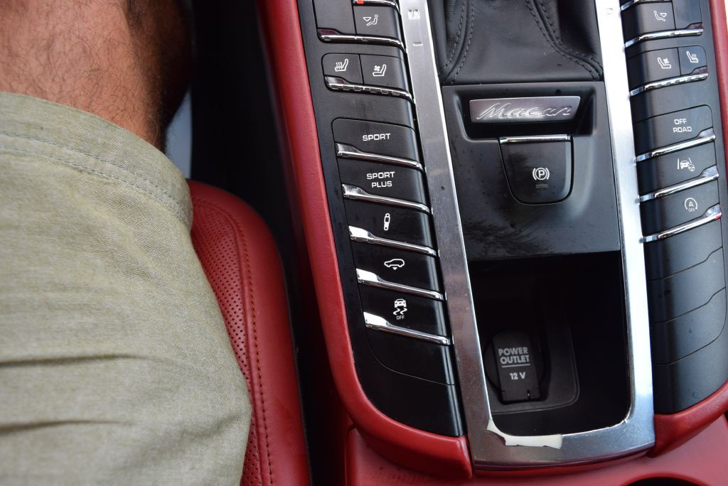 2015 Porsche Macan Image 45