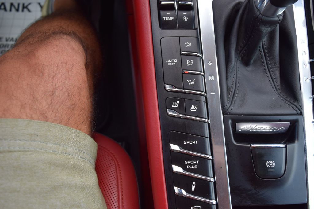 2015 Porsche Macan Image 46