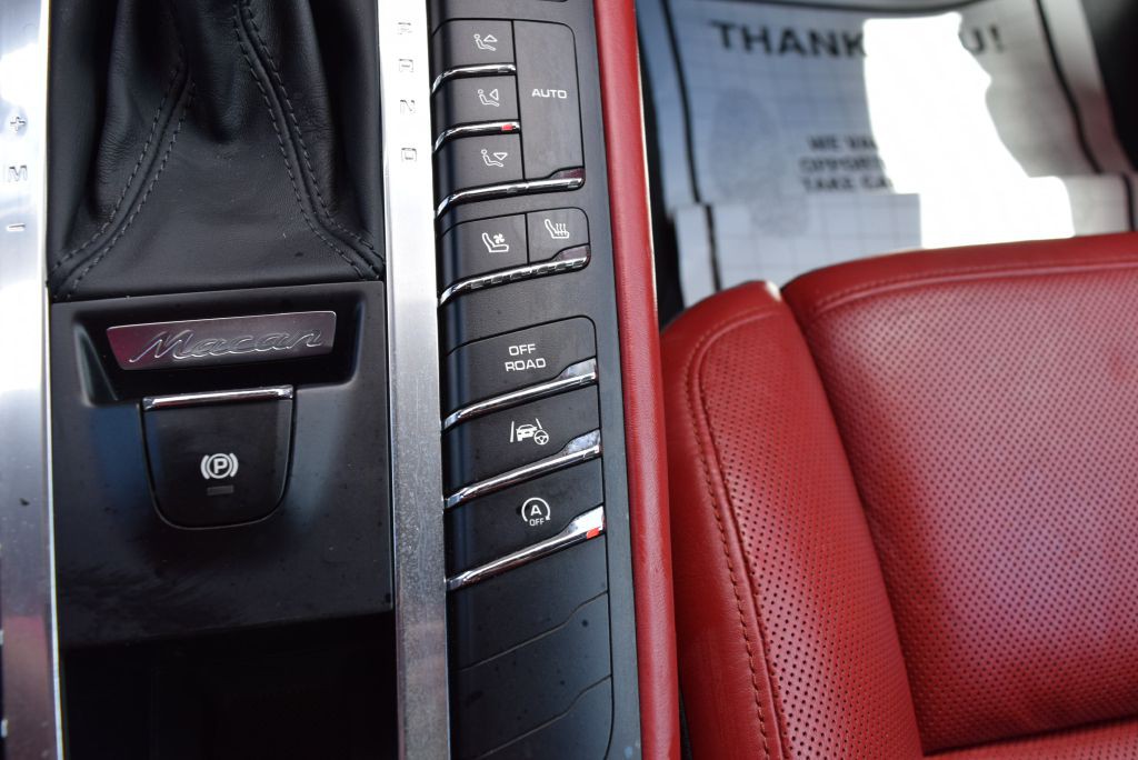 2015 Porsche Macan Image 47