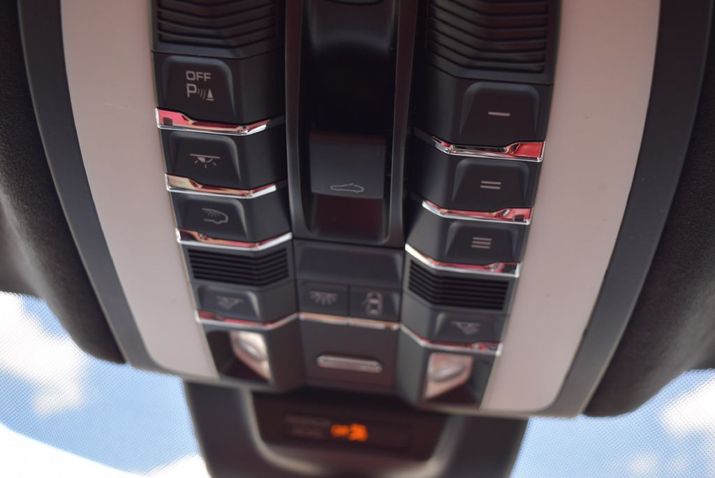 2015 Porsche Macan Image 51