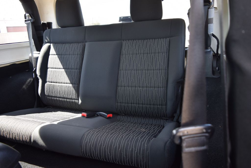 2012 Jeep Wrangler Image 18