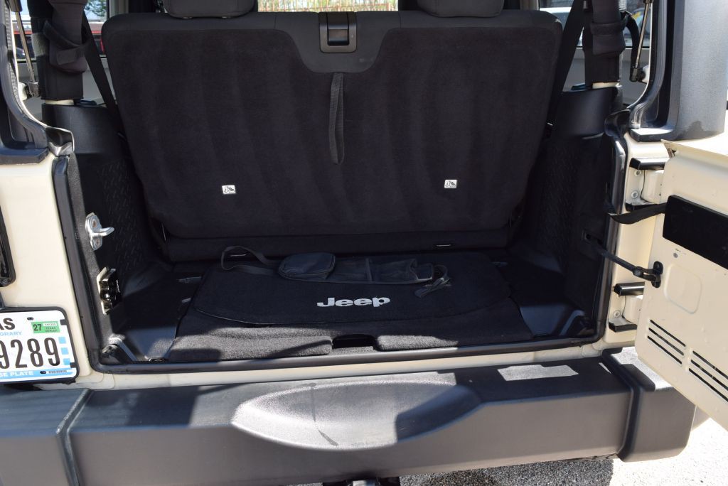 2012 Jeep Wrangler Image 19