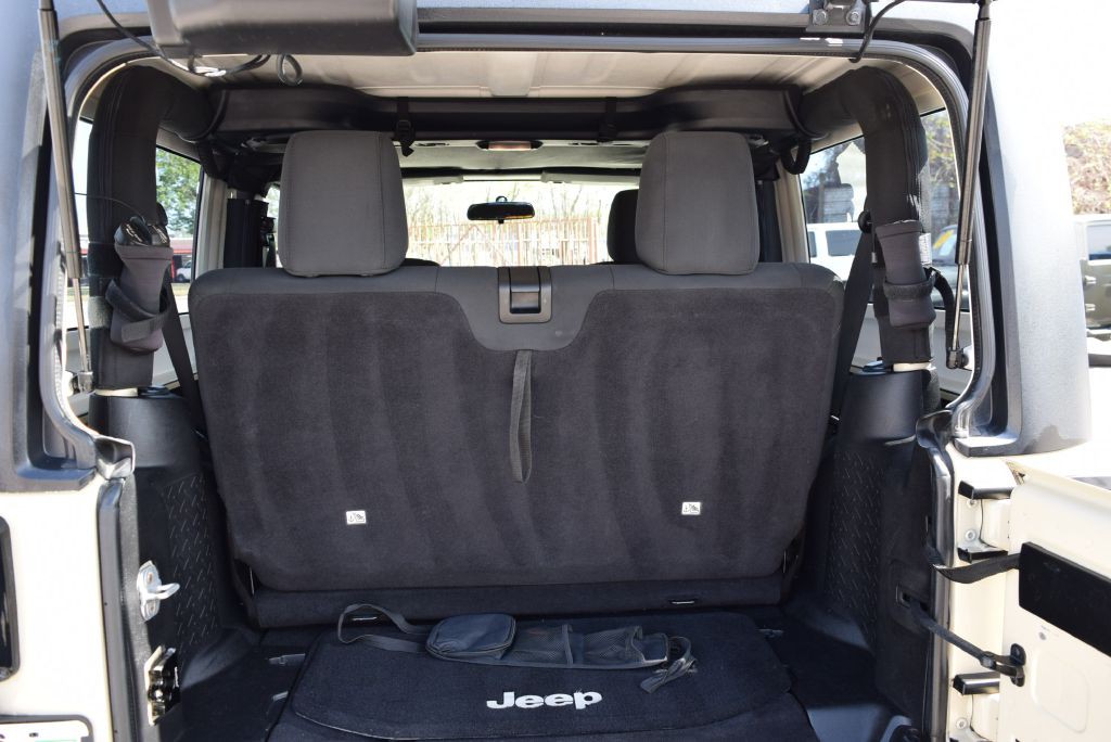 2012 Jeep Wrangler Image 20