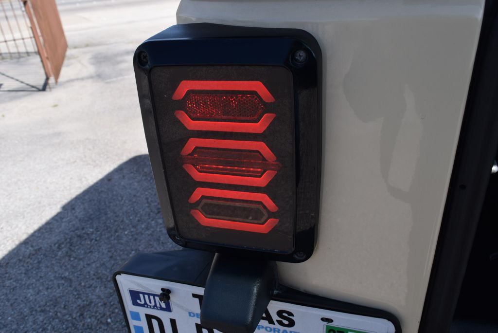 2012 Jeep Wrangler Image 21