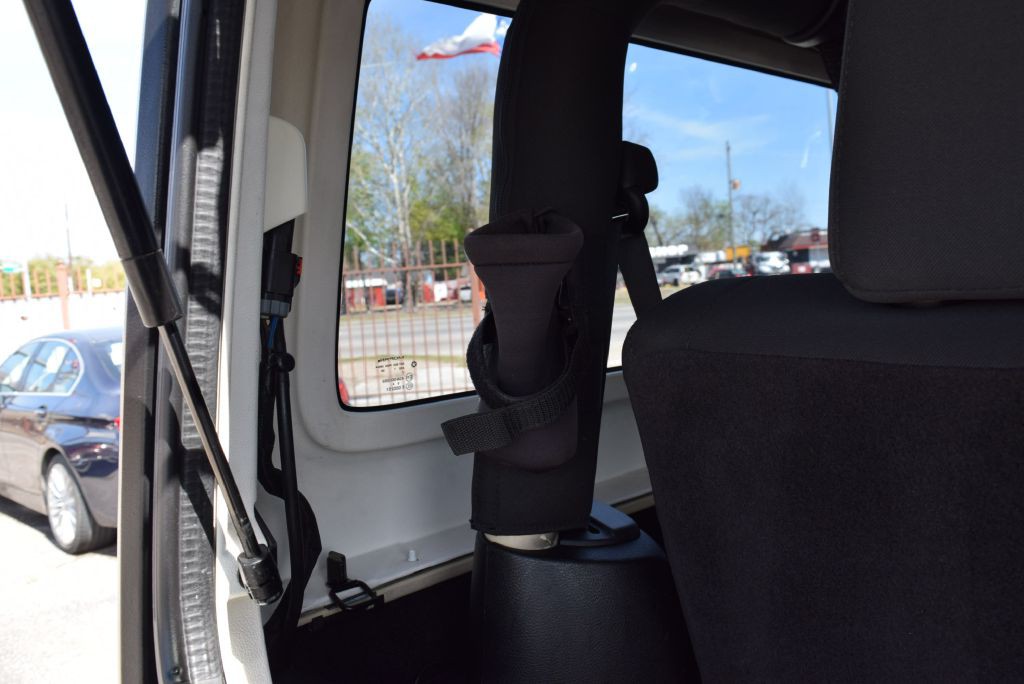 2012 Jeep Wrangler Image 23