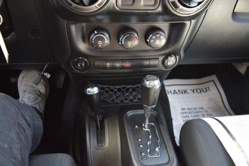 2012 Jeep Wrangler Image 29