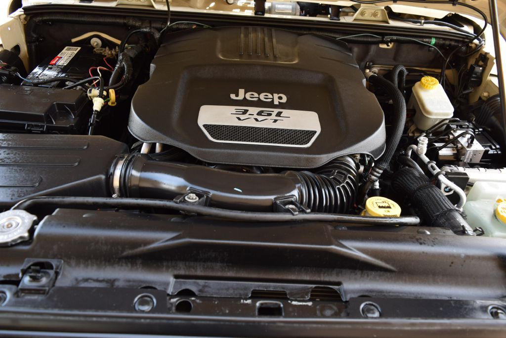 2012 Jeep Wrangler Image 35