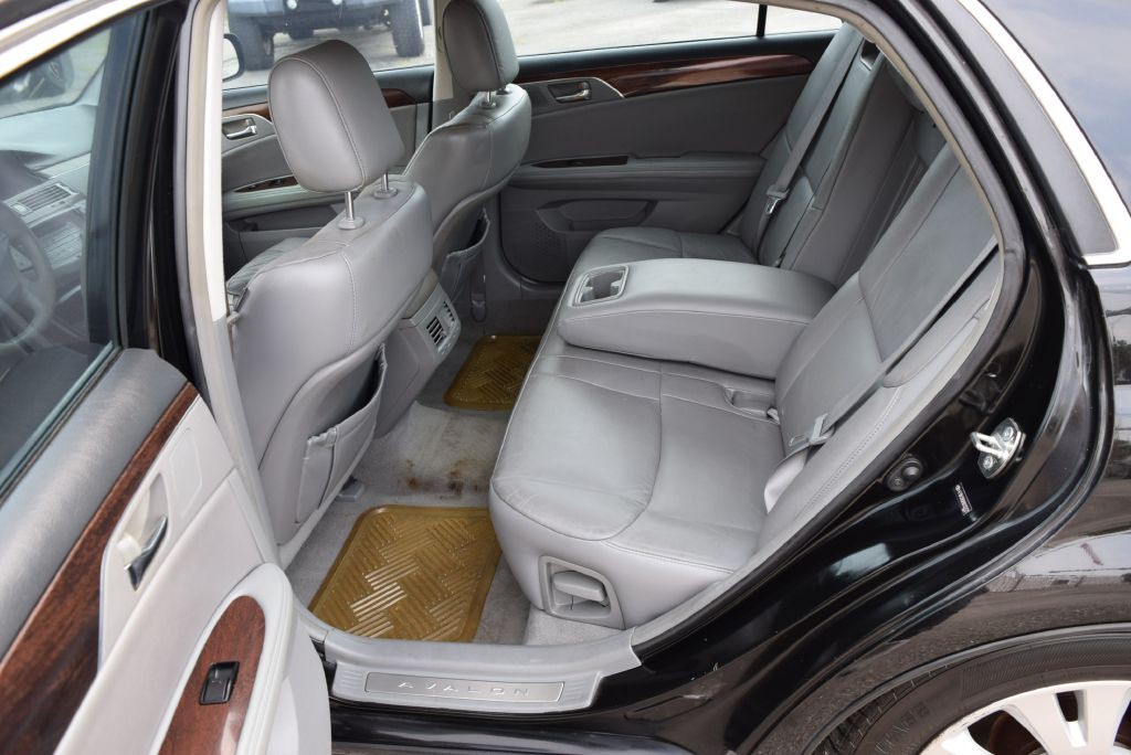 2009 Toyota Avalon Image 12
