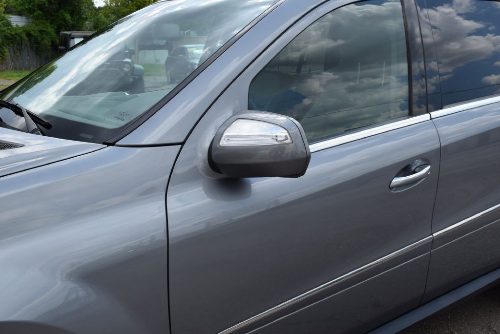 2010 Mercedes-Benz GL-Class Image 11