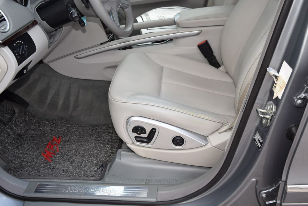 2010 Mercedes-Benz GL-Class Image 12