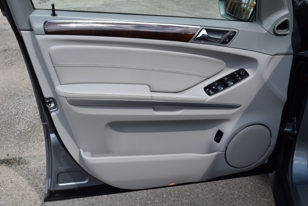 2010 Mercedes-Benz GL-Class Image 14